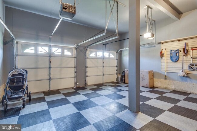 Building Photo - 10857 Hunter Gate Way
