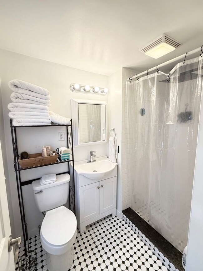 Building Photo - Newly Remodeled 3 Bed Ged 2 Bath Single-Family Home- Modern updates and Prime Location!