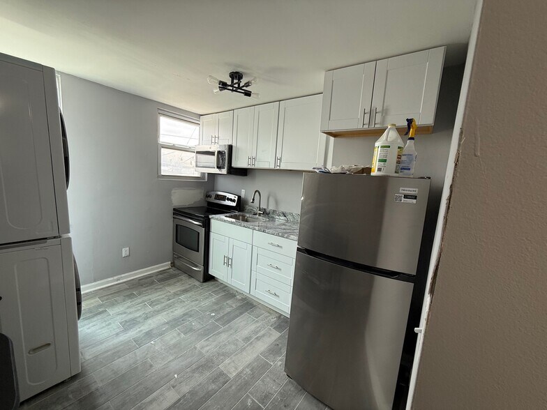 Building Photo - 2801 Huntingdon Ave