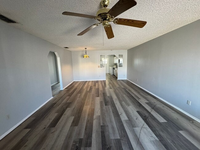 Building Photo - GORGEOUS 2BR/2BA Recently Remodeled Apartm...