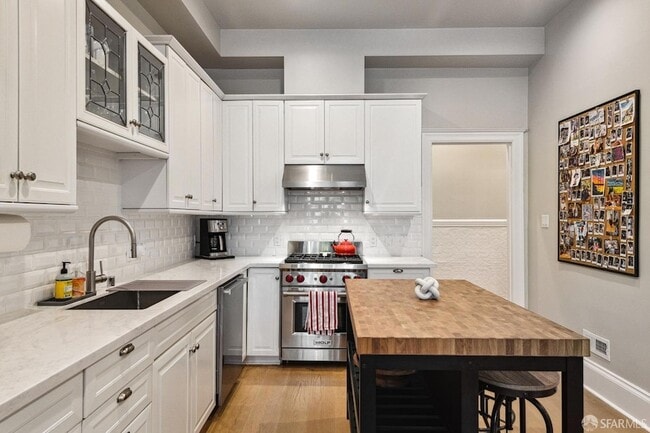 Building Photo - 2856 Sacramento St