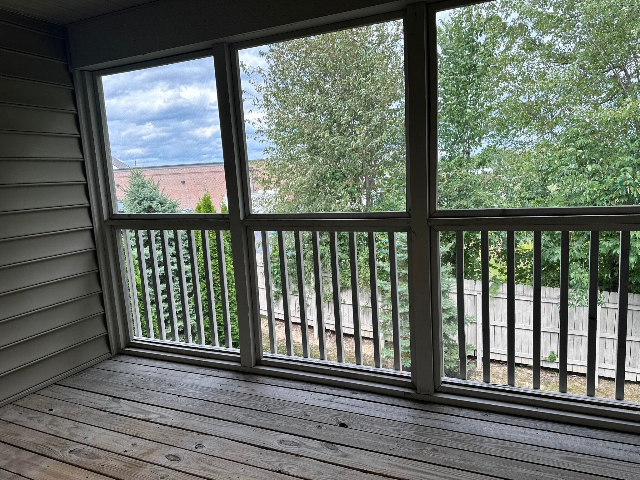 Porch - 5468 Nottinghamshire Ln