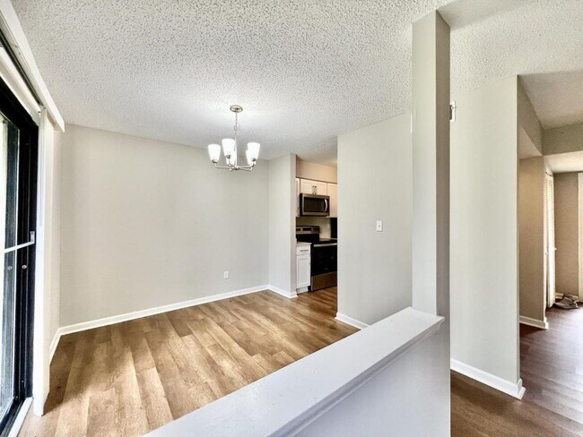 Building Photo - 3 BEDROOM CONDO IN TERRIFIC LOCATION!