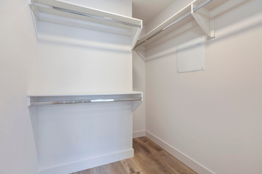 Building Photo - 740 S Ridgeley Dr