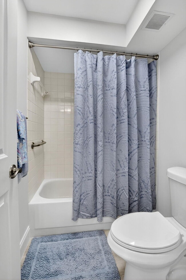 Building Photo - 8 Royal Palm Way