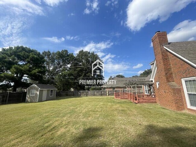Building Photo - 1585 Wood Farms Dr