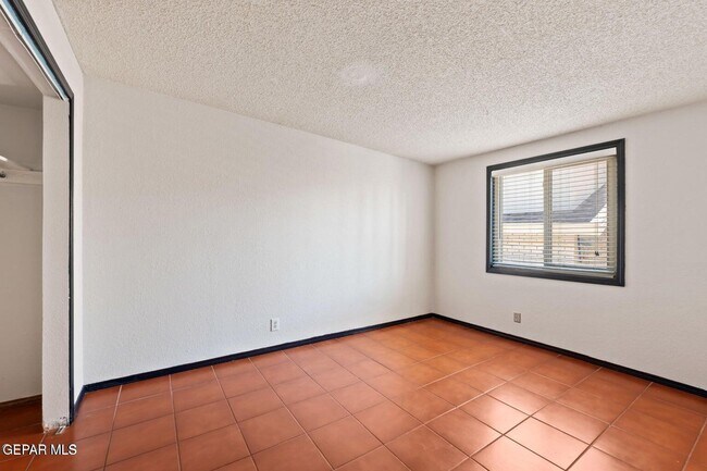 Building Photo - 903 Agua Caliente Dr