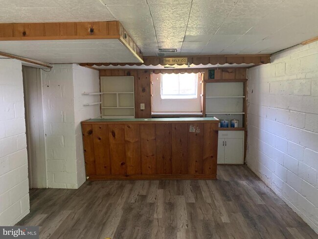 Building Photo - 5203 Saratoga Ave