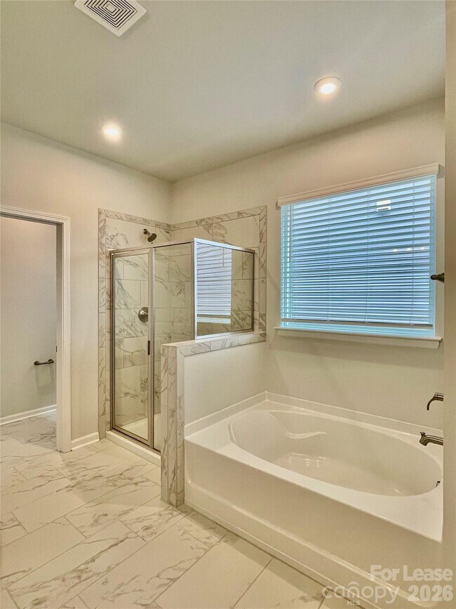 Building Photo - 3240 Laurel Brk Dr