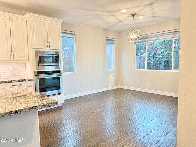 Building Photo - 1732 W Myrna Ln