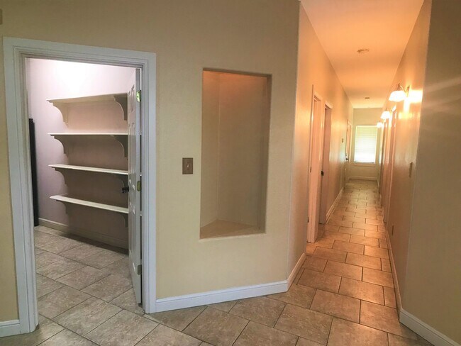 Building Photo - 4Bed/3.5Bath WITH A POOL Now available in Mcallen TX (Taylor and 495)