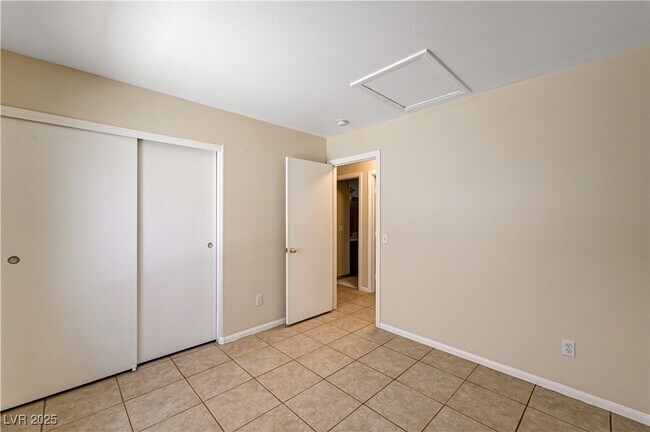 Building Photo - 6369 Bushkill Creek Ct