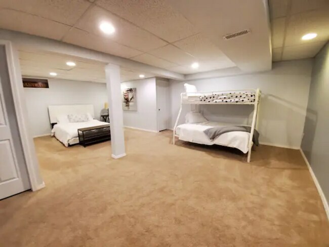 Building Photo - Furnished family home with large fenced backyard