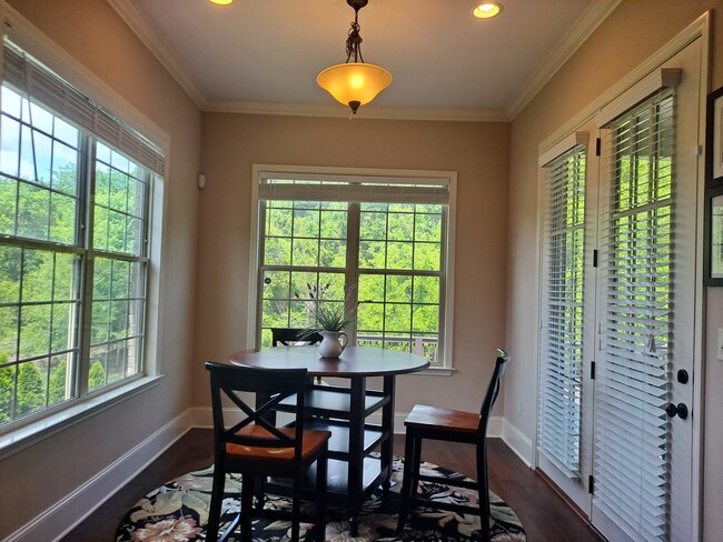 Building Photo - 12170 Inglecrest Ln