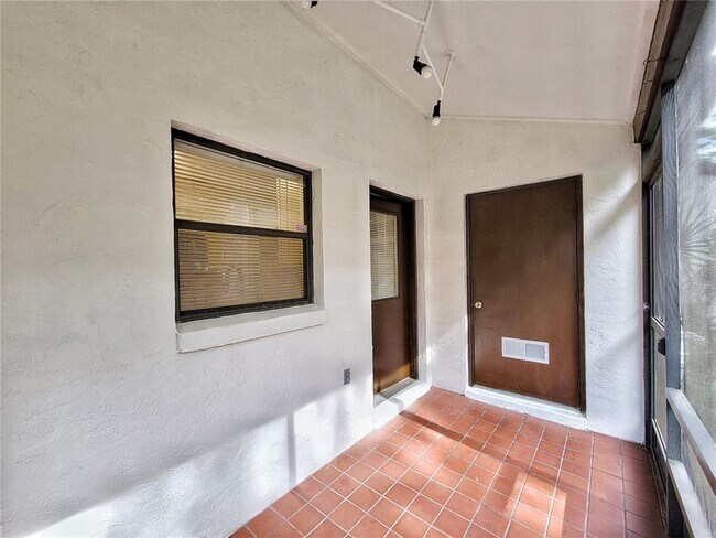 Building Photo - 2635 SW 35th Pl
