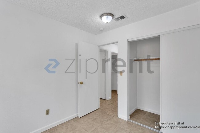 Building Photo - 2412 Sequoia Dr