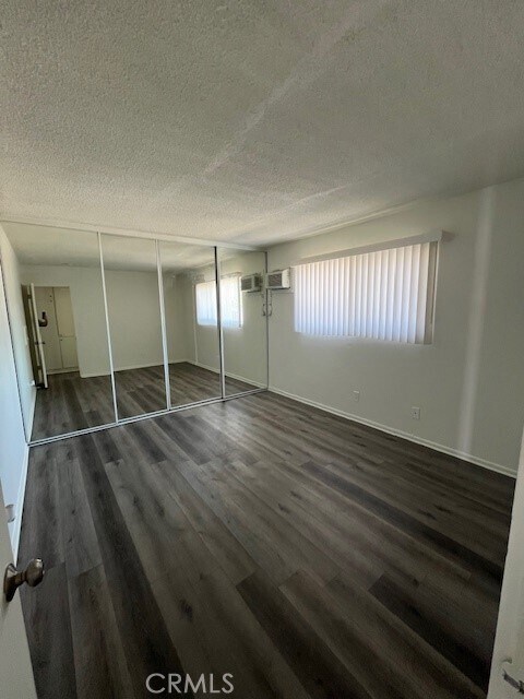 Building Photo - 685 E Vista Chino