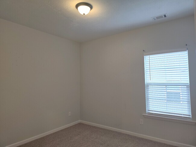 Building Photo - 337 Jardon St