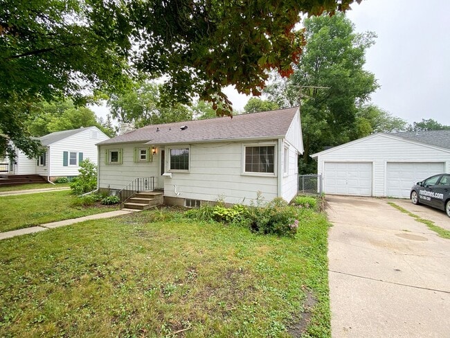 Primary Photo - One Plus Bedroom House For Rent!