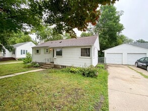 Building Photo - One Plus Bedroom House For Rent!