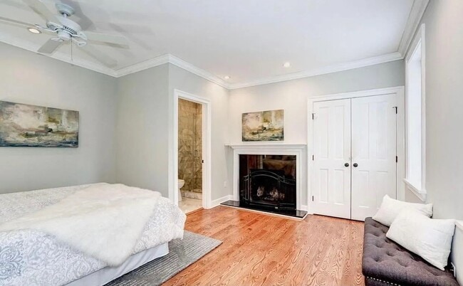 Building Photo - 213-211 11th St NE