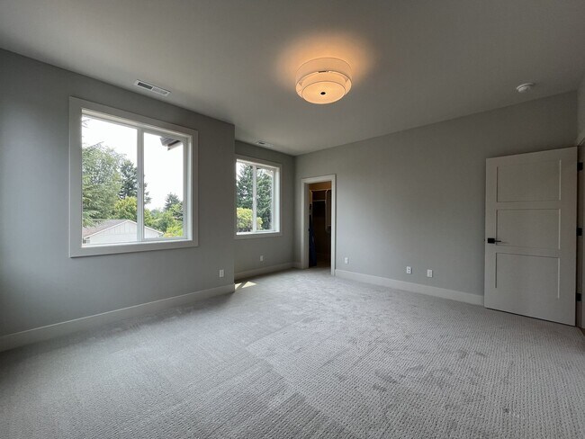 Building Photo - 17402 NW Lone Rock Dr