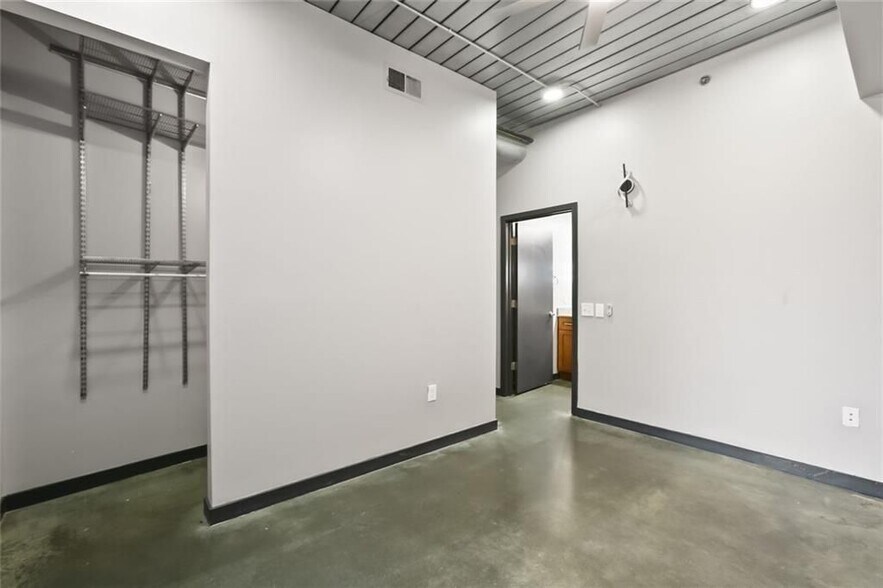 Building Photo - 620 Glen Iris Dr NE