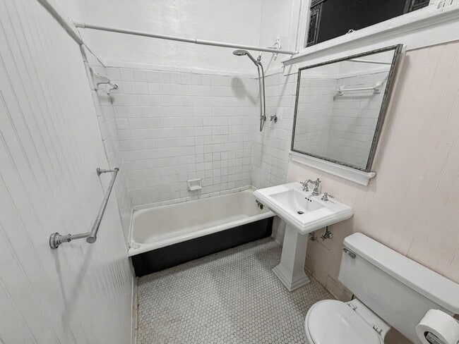 Building Photo - 340 N McLean Blvd