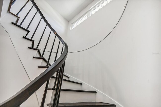 Building Photo - 762 S Village Cir