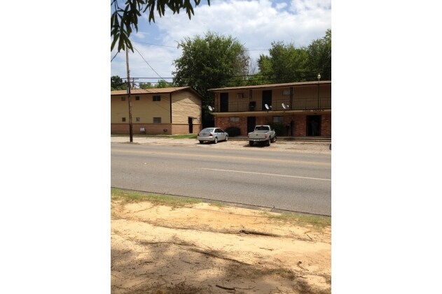 Primary Photo - 1100 S Green St