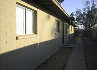 Building Photo - READY TO VIEW NOW! 2 Bedroom, 1 Bath Apart...