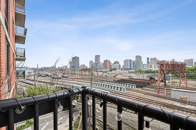 Building Photo - 700 Grove St