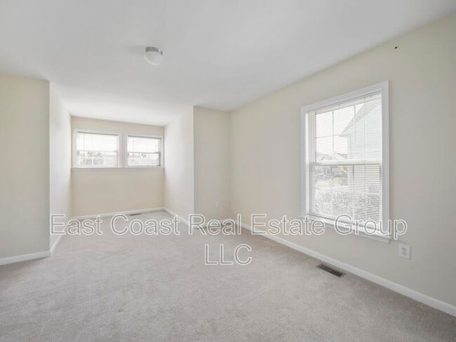 Building Photo - 125 Amelia Dr