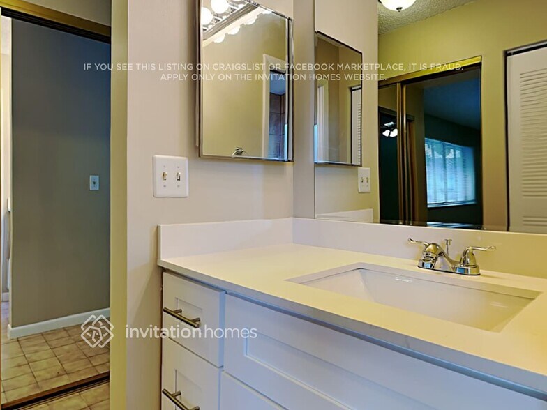 Building Photo - 330 Apache Ln