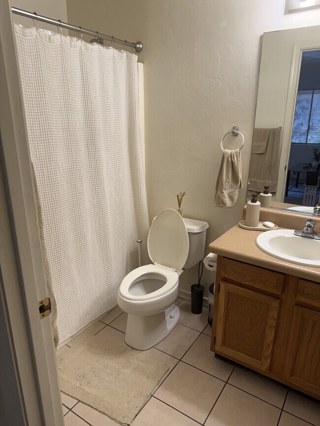 Building Photo - 2536 N Corinthian Garden Dr