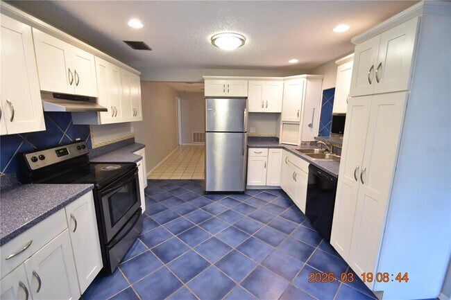 Building Photo - 2562 Redwood Way