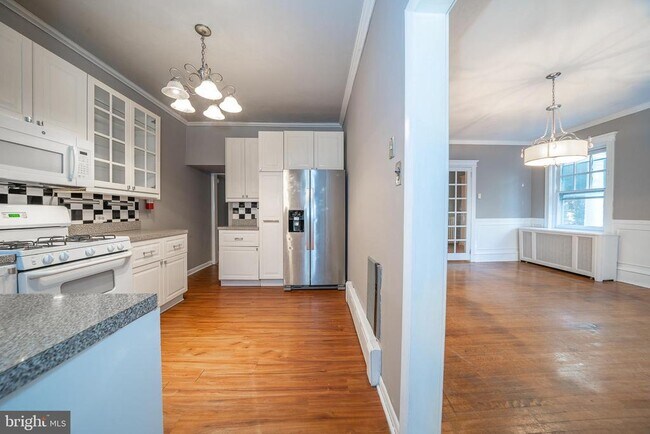 Building Photo - 709 E 20th St