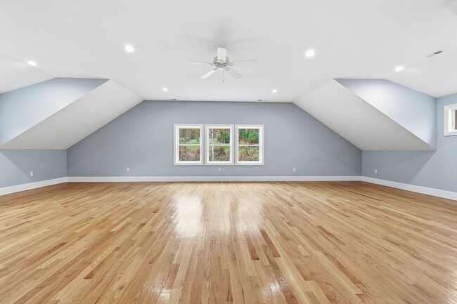 Building Photo - 22 Austin Ln