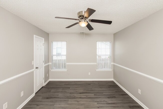 Building Photo - Charming 3-Bedroom with Spacious Backyard