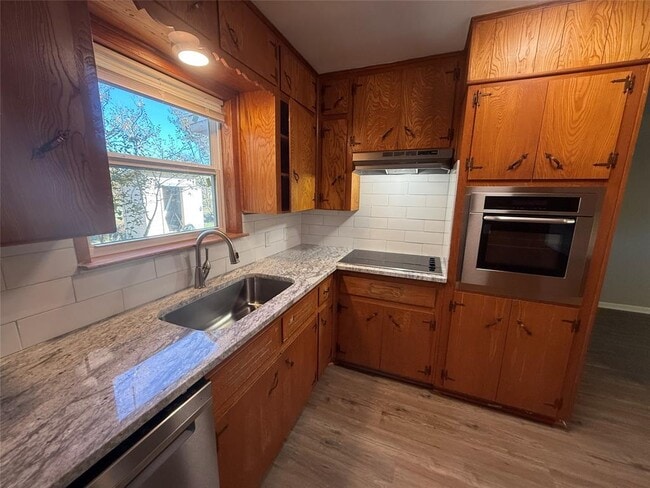 Building Photo - 176 W Sweetbriar Dr