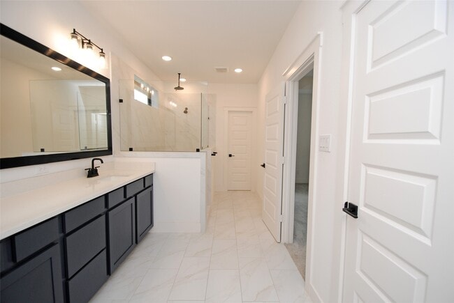 Building Photo - 18643 Parkland Row Dr