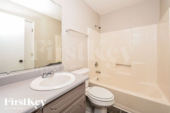 Building Photo - 765 Fieldstone Dr