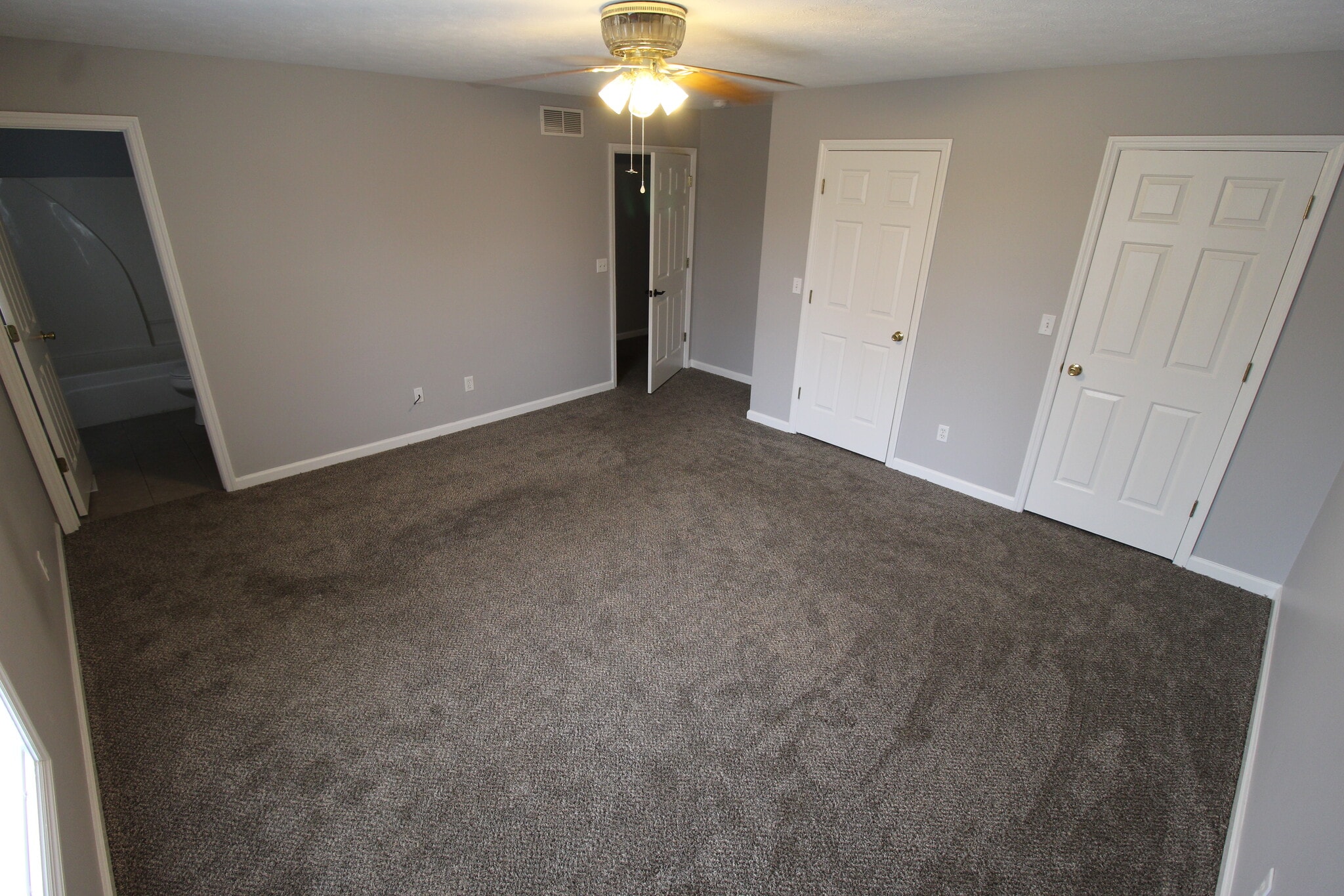 Building Photo - 561 Hampton Way