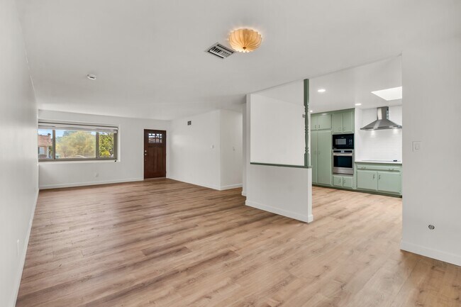 Building Photo - 4820 Cobb Dr