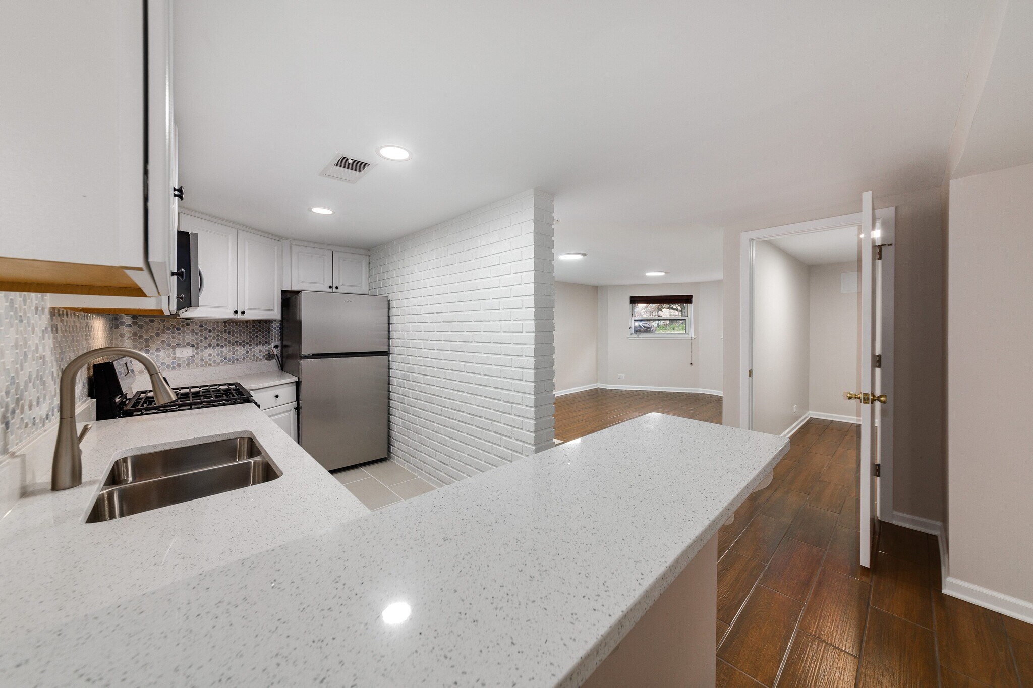 Building Photo - 2910 N Halsted St