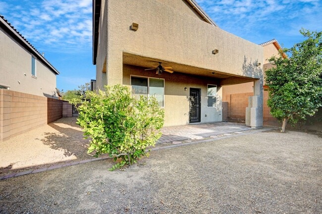 Building Photo - Henderson Home with Beautiful Strip Views
