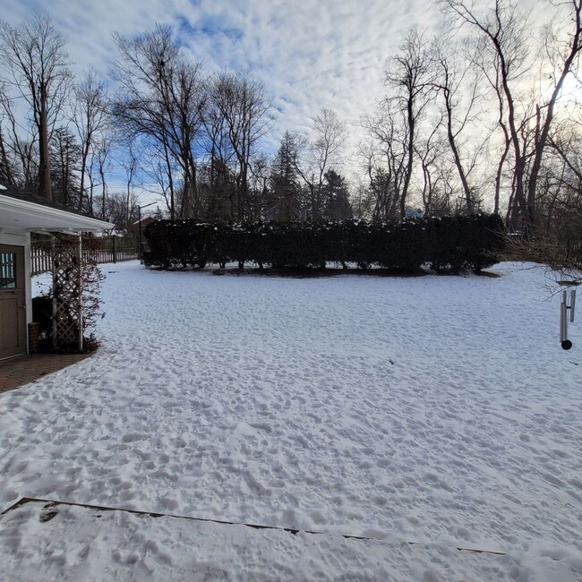 Building Photo - Upper St. Clair 4 Bedroom Home - In ground...