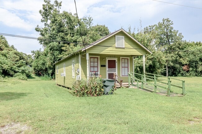Building Photo - 1335 Sherman St
