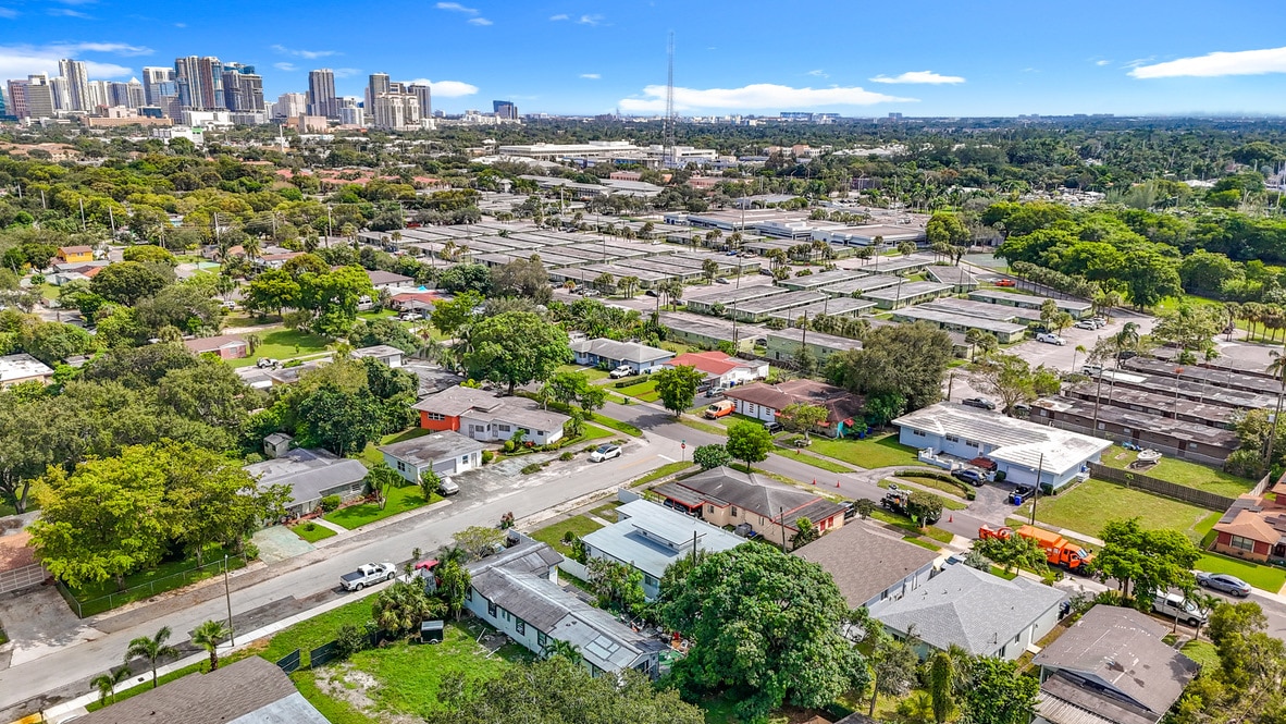 Building Photo - 401 NW 16th Ave