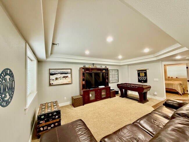 Building Photo - Stunning Home with ~4,000sqft of Living Space In a Great Location!